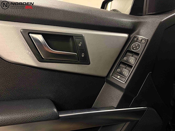 Mercedes-Benz GLK220 11 of 24