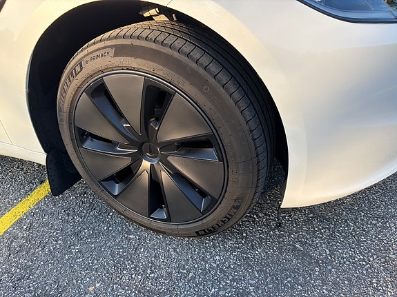 Tesla Model 3 7 of 14