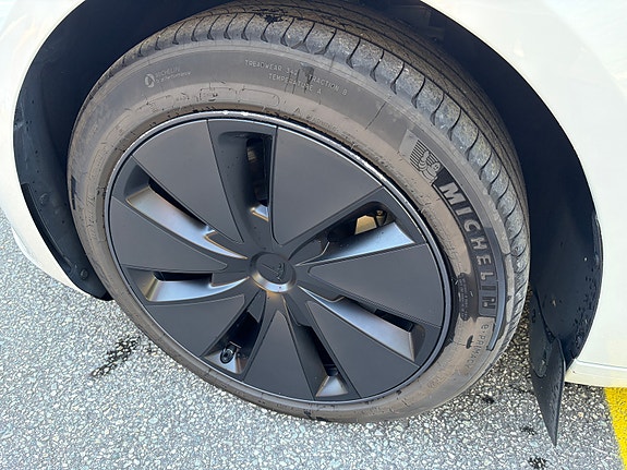 Tesla Model 3 10 of 14