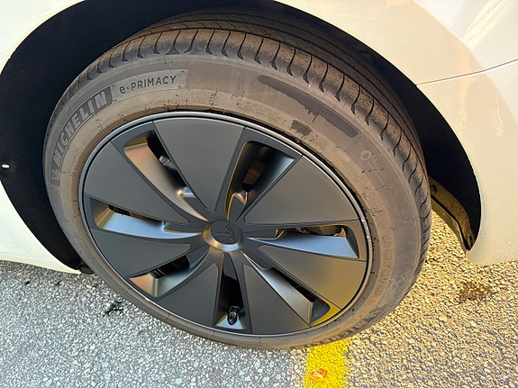 Tesla Model 3 9 of 14