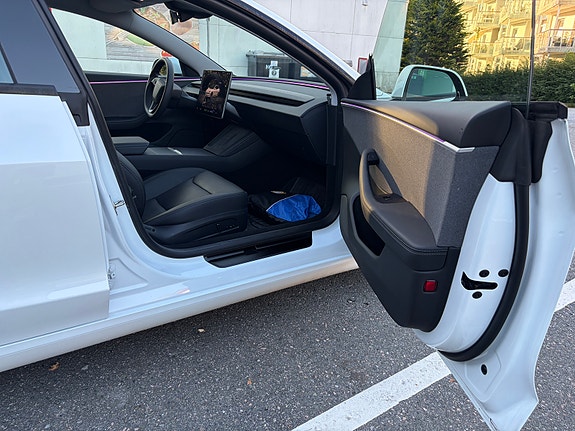 Tesla Model 3 11 of 14
