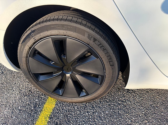 Tesla Model 3 8 of 14