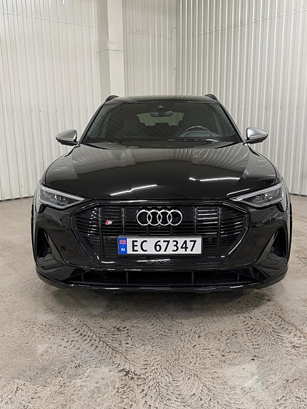Audi e-tron S 2 of 5