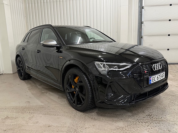 Audi e-tron S 3 of 5