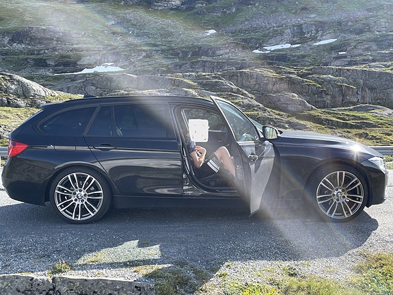 BMW 320i 3 of 13