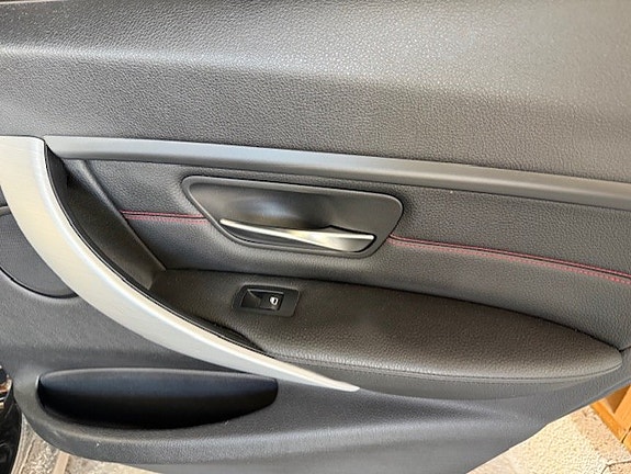BMW 320i 9 of 13