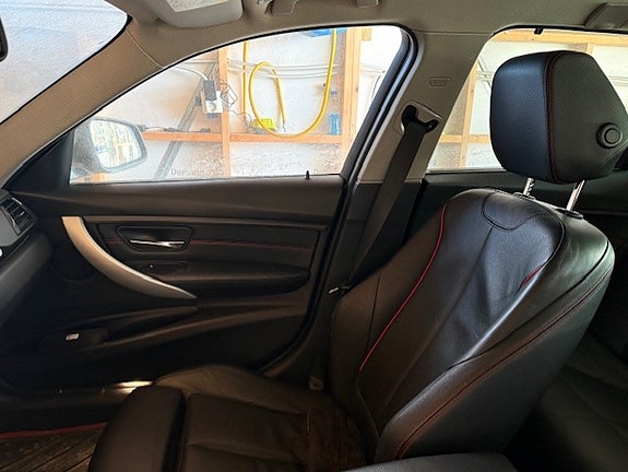 BMW 320i 13 of 13
