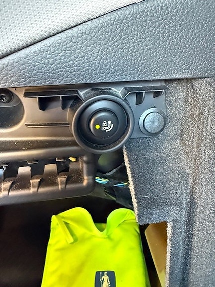 BMW 320i 5 of 13