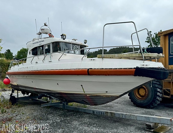 2012 Kloster Patrol 32 – Cabincruiser med styreposisjon ute