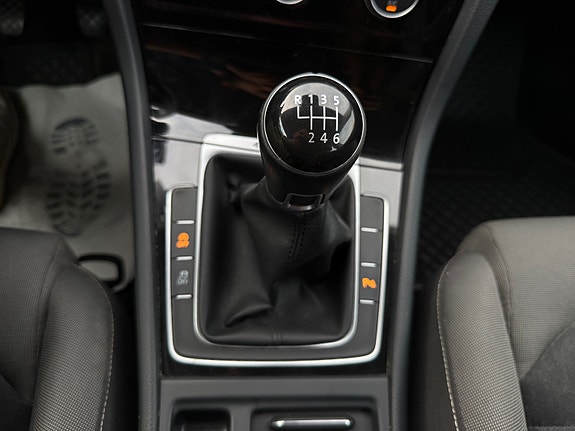 Volkswagen Golf 22 of 30