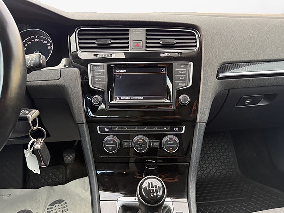 Volkswagen Golf 13 of 30
