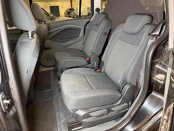 Ford Grand C-MAX 25 of 30