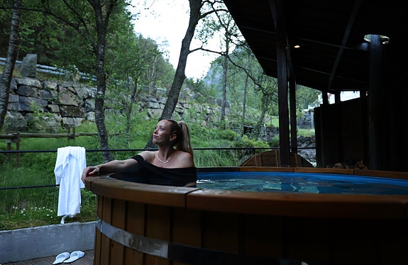 Byrkjedalstunet har både badestamp og sauna.