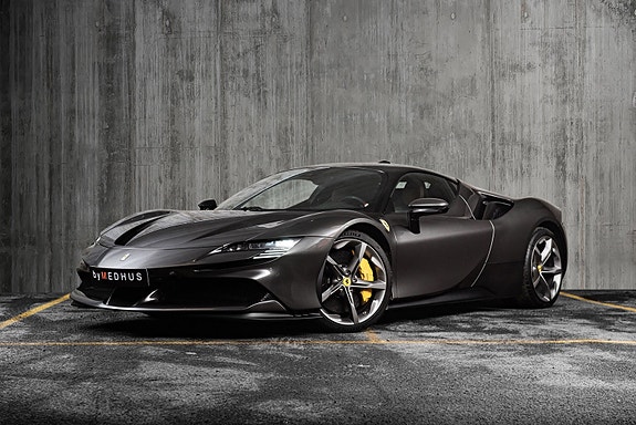 Ferrari SF90 Stradale 3 of 5