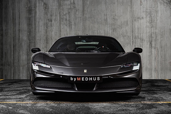Ferrari SF90 Stradale 4 of 5