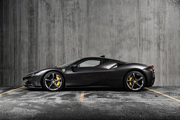 Ferrari SF90 Stradale 2 of 5