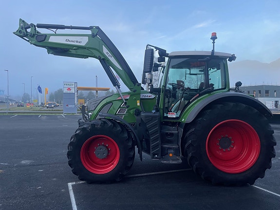 Fendt 724 3 of 7
