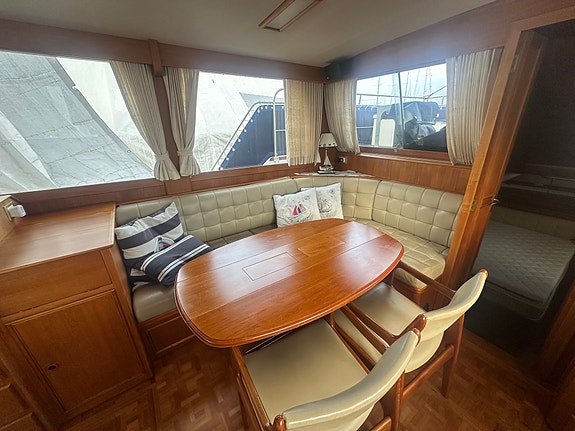 Grand Banks 42 Motoryacht – 3 lugarer, 2 bad og 2 x Caterpillar 350 hk 24 of 30