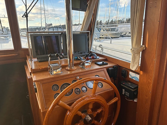 Grand Banks 42 Motoryacht – 3 lugarer, 2 bad og 2 x Caterpillar 350 hk 23 of 30