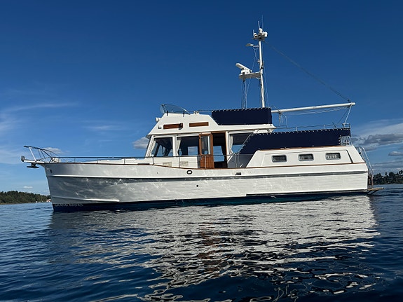 Grand Banks 42 Motoryacht – 3 lugarer, 2 bad og 2 x Caterpillar 350 hk 12 of 30