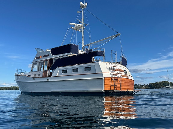 Grand Banks 42 Motoryacht – 3 lugarer, 2 bad og 2 x Caterpillar 350 hk 10 of 30