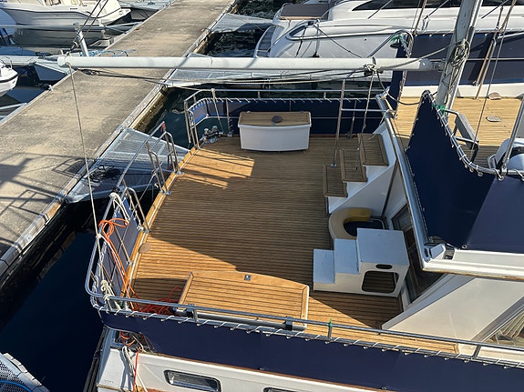 Grand Banks 42 Motoryacht – 3 lugarer, 2 bad og 2 x Caterpillar 350 hk 16 of 30