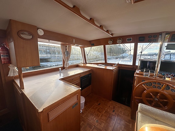 Grand Banks 42 Motoryacht – 3 lugarer, 2 bad og 2 x Caterpillar 350 hk 25 of 30
