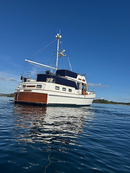 Grand Banks 42 Motoryacht – 3 lugarer, 2 bad og 2 x Caterpillar 350 hk 6 of 30