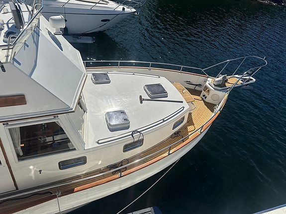 Grand Banks 42 Motoryacht – 3 lugarer, 2 bad og 2 x Caterpillar 350 hk 18 of 30