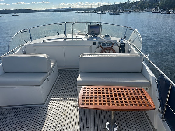 Grand Banks 42 Motoryacht – 3 lugarer, 2 bad og 2 x Caterpillar 350 hk 17 of 30