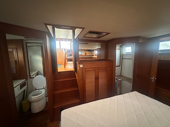 Grand Banks 42 Motoryacht – 3 lugarer, 2 bad og 2 x Caterpillar 350 hk 27 of 30