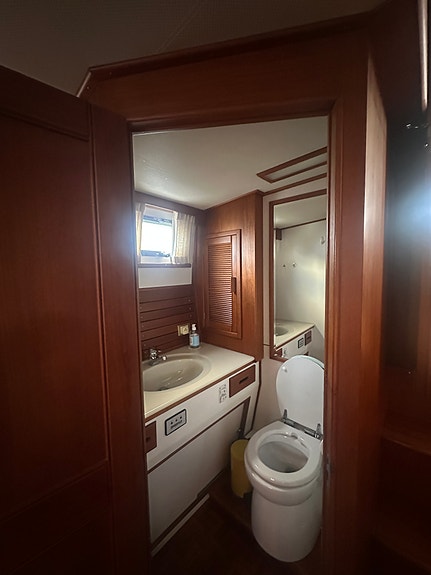 Grand Banks 42 Motoryacht – 3 lugarer, 2 bad og 2 x Caterpillar 350 hk 29 of 30