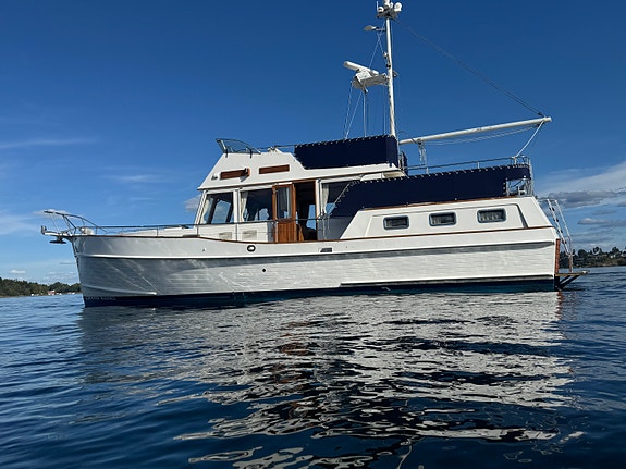 Grand Banks 42 Motoryacht – 3 lugarer, 2 bad og 2 x Caterpillar 350 hk 11 of 30