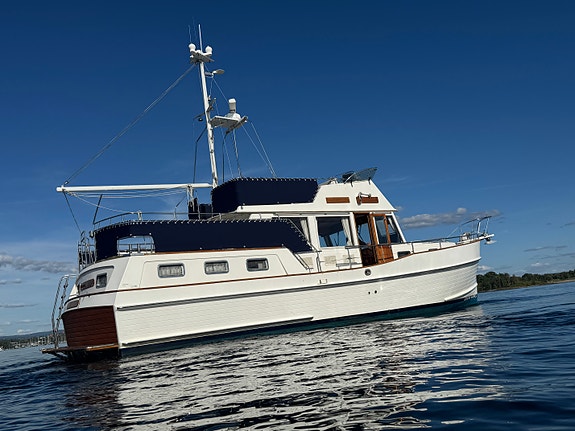Grand Banks 42 Motoryacht – 3 lugarer, 2 bad og 2 x Caterpillar 350 hk 5 of 30