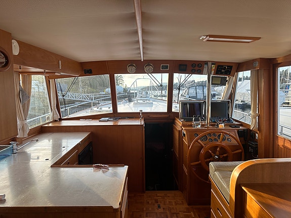 Grand Banks 42 Motoryacht – 3 lugarer, 2 bad og 2 x Caterpillar 350 hk 21 of 30
