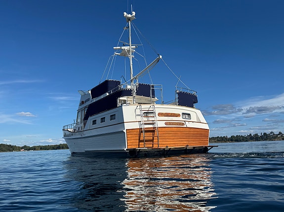 Grand Banks 42 Motoryacht – 3 lugarer, 2 bad og 2 x Caterpillar 350 hk 8 of 30