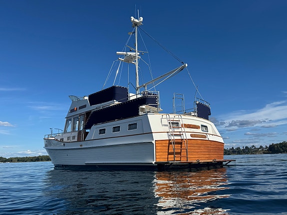Grand Banks 42 Motoryacht – 3 lugarer, 2 bad og 2 x Caterpillar 350 hk 9 of 30