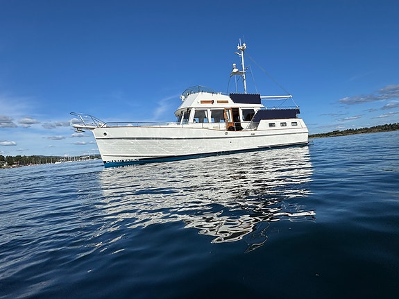 Grand Banks 42 Motoryacht – 3 lugarer, 2 bad og 2 x Caterpillar 350 hk 15 of 30