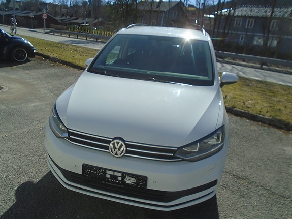 Volkswagen Touran 3 of 5