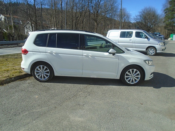 Volkswagen Touran 5 of 5