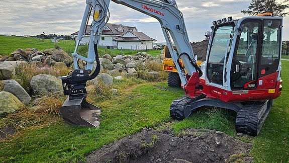 ABS Takeuchi 4 of 5
