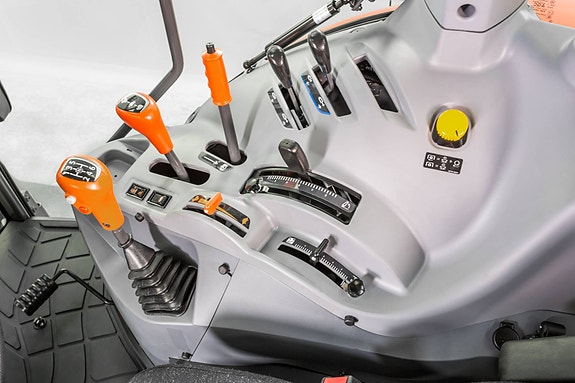 Kubota M5-112 5 of 8