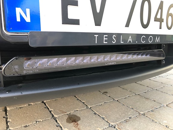 Tesla Model X 5 of 9
