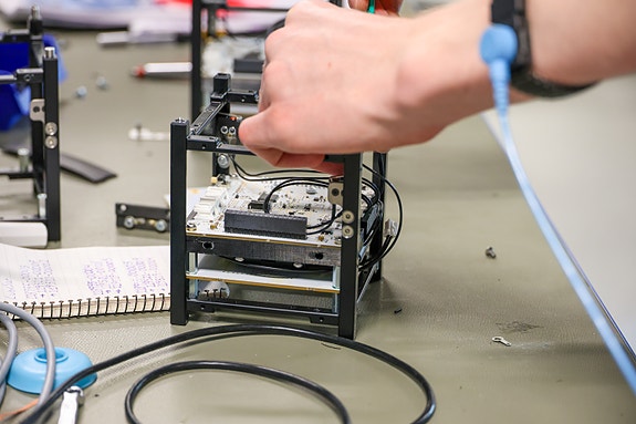 Produksjon av CubeSat