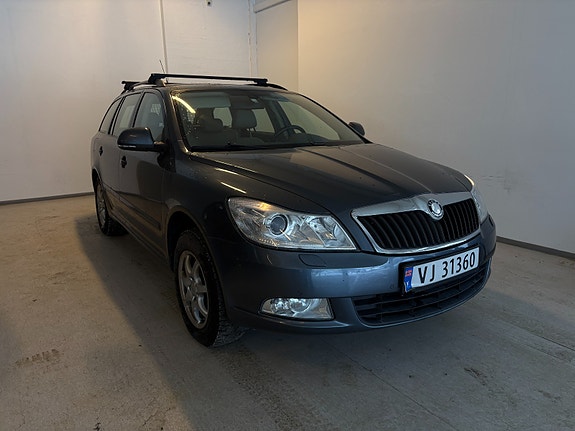 Skoda Octavia 2 of 5