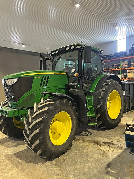 John Deere 6215R