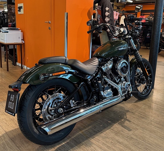 Harley-Davidson FXBB Street Bob 117 3 of 8