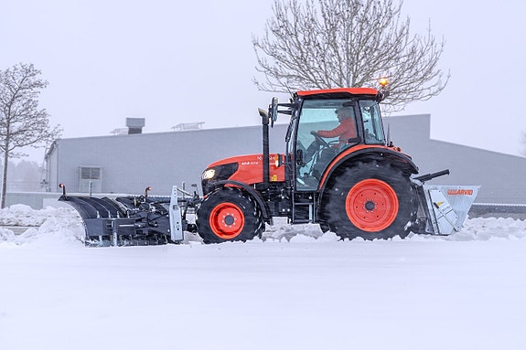 Kubota M4-073 3 of 9