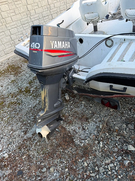 Sunket Båt med 40hk Yamaha påhengsmotor 2 of 5