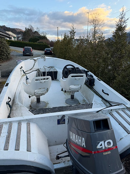 Sunket Båt med 40hk Yamaha påhengsmotor 4 of 5